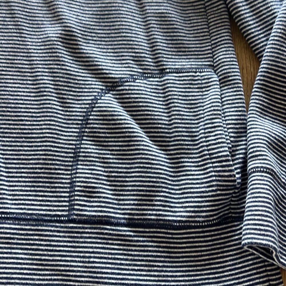 Vineyard Vines Pullover - Picture 3 of 6